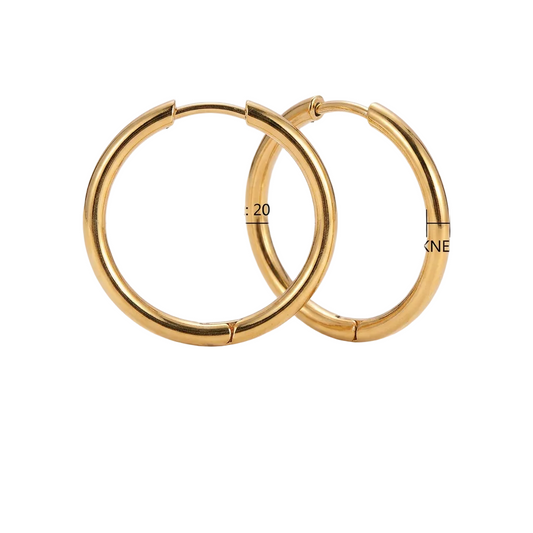 Wymiary złotych kolczyków kół: średnica wewnętrzna 20 mm i grubość drutu 2,5 mm